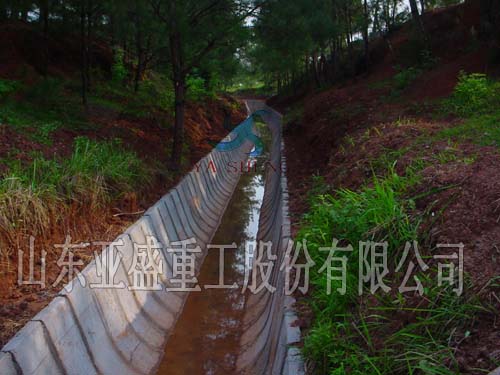 黑龍江尚志客戶使用LZYC-3型成型機(jī)生產(chǎn)U型構(gòu)件