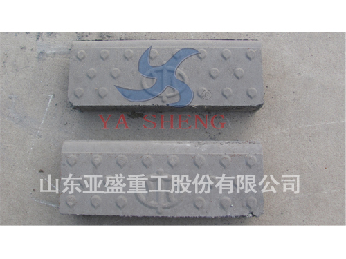 湖北武漢采用LZYC-2成型機(jī)生產(chǎn)路沿石