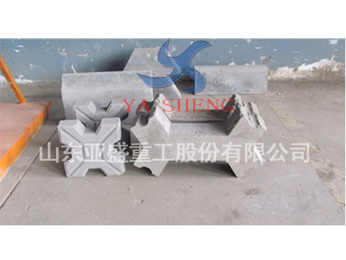 青海平安采用LZYB-2成型機(jī)生產(chǎn)護(hù)坡構(gòu)件